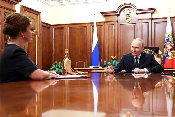 נשיא רוסיה פוטין נפגש עם יו