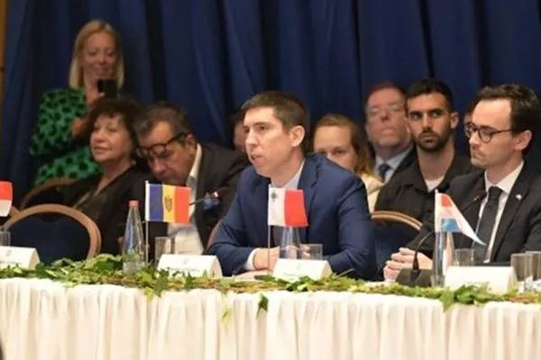 Popșoi s-a întâlnit cu ministrul de externe al Kazahstanului, Tileuberdi