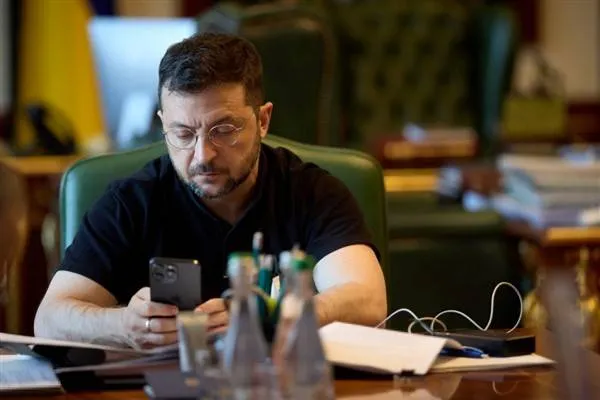 زيلينسكي: روسيا تهاجم شعبنا بأنواع مختلفة من الأسلحة