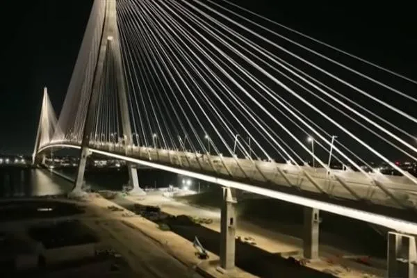 Trump menace d’empêcher l’ouverture du pont Michigan–Canada