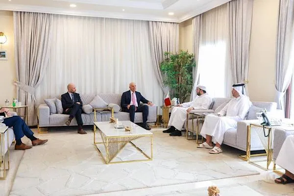 Al Khulaifi ha incontrato l’inviato speciale degli Stati Uniti per la Siria, Barrack