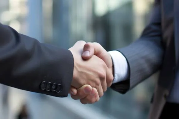 ماکرون، رئیس‌جمهور فرانسه با رئیس کمیسیون اتحادیه آفریقا یوسف دیدار کرد