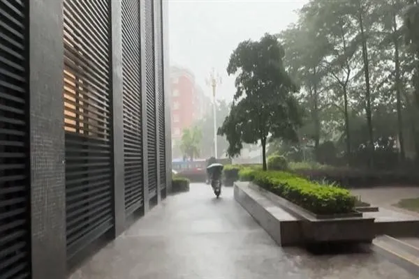 הגשמים גורמים לשיטפונות

 חמורים באזורים מסוימים בסין