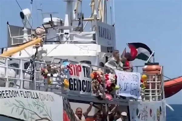 Israel stops boat carrying activists attempting to deliver aid to Gaza