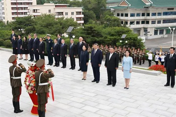Președintele Chinei Xi și soția sa au vizitat Turnul Prieteniei China-Coreea de Nord