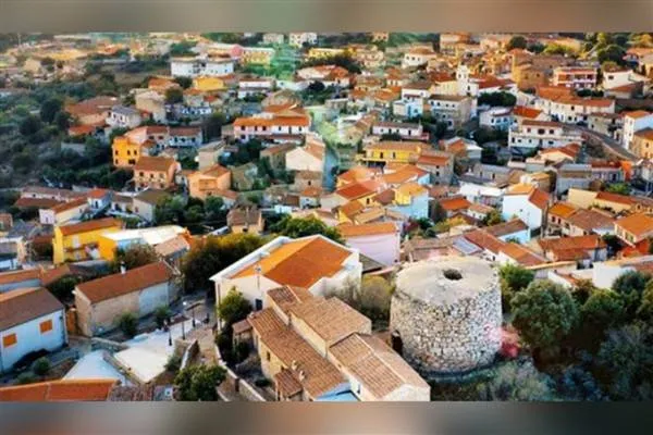 סרדיניה מציעה בתים במחירים נמוכים מאוד למי שרוצה להקים עסק ולהקים משפחה