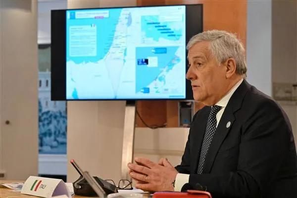 Tajani condanna l'attacco antisemita a Roma