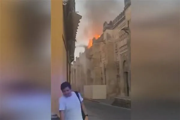 إخماد حريق في مبنى بإسبانيا تم تحويله من مسجد إلى كاتدرائية