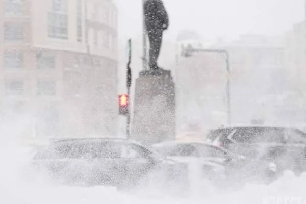 Москву накрыла снежная буря