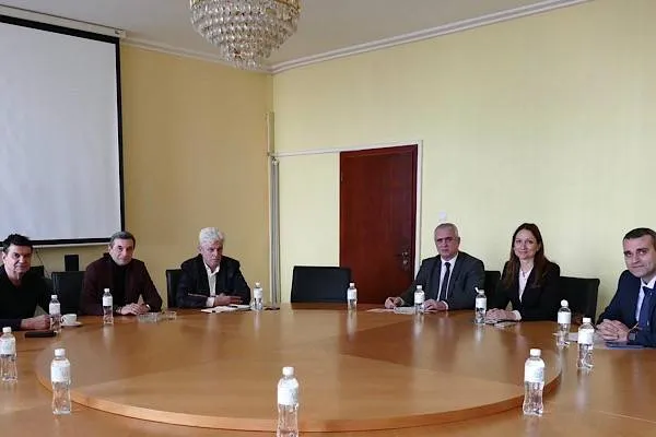 Щонова започна диалогов процес със социалните партньори