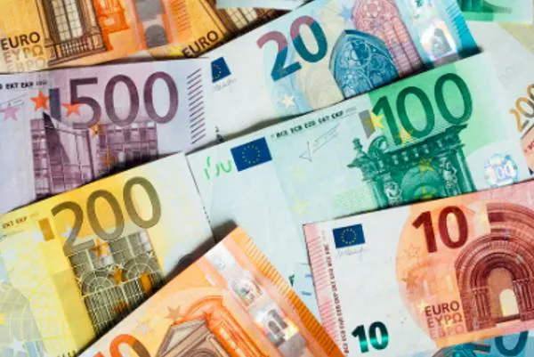 الراتب الشهري المتوسط في الاتحاد الأوروبي لعام 2024 بلغ 3,316 يورو