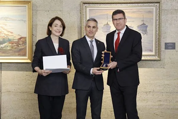 Bulgarian Prime Minister Gyurov congratulates the Ministry of Foreign Affairs