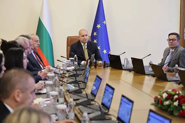 Радев: Въвеждаме почти пълна забрана на рекламите на хазарт