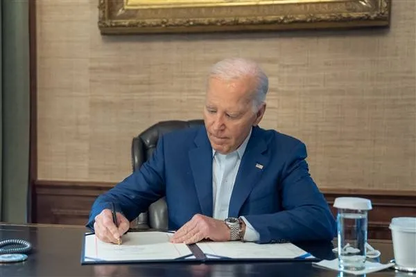 Biden: Gracias a nuestros esfuerzos de rescate económico se han creado cerca de 16 millones de empleos