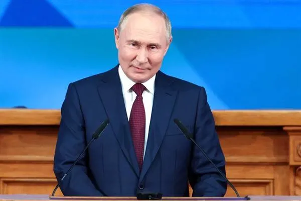 Putin: Rusia tiene una actitud tradicionalmente respetuosa hacia las mujeres