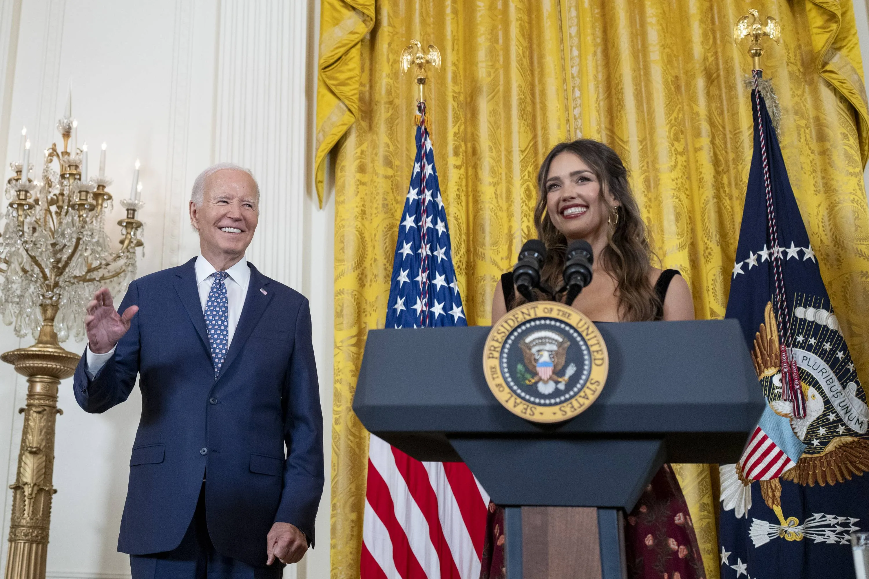 Biden recibe a ciudadanos latinos en la Casa Blanca