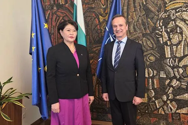 Naydenov meets with Mongolian Ambassador Sayanaa