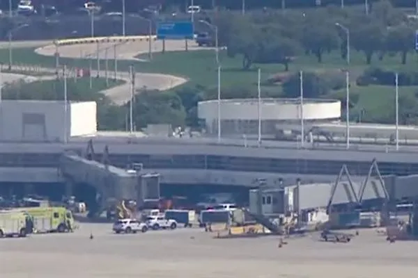 در فرودگاه اوهار شیکاگو، زن جوانی در دستگاه دریافت چمدان پیدا شد