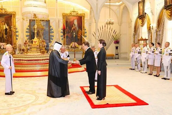 Ambassador Al Sada presents credentials to the King of Thailand