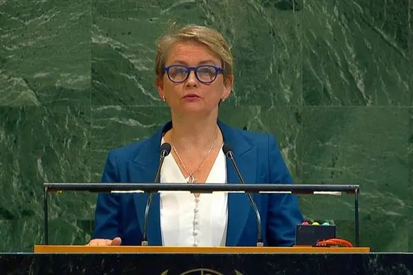 Ministra derveyî welêtê Brîtanyayê, Cooper, li Kanadayê di Roja Bîranînê de beşdar bû