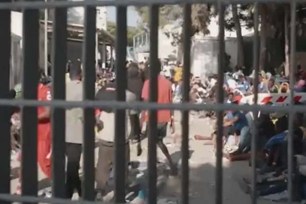 Di sala 2025’an de hejmare koçberên ku gihîştin Britanyaya Mezin zêde bû, lê li Yekîtiya Ewropayê hejmarên bi heman rêzê man