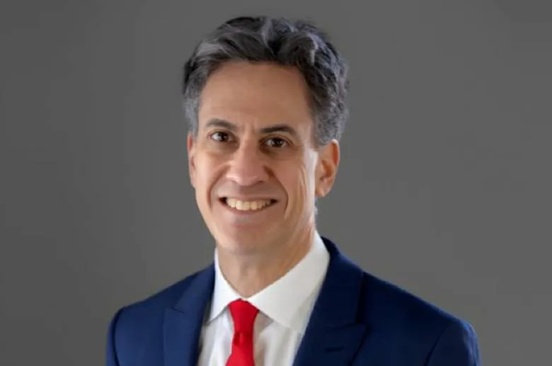 Miliband gibt Annahme aller 27 Empfehlungen der Bell-Überprüfung bekannt