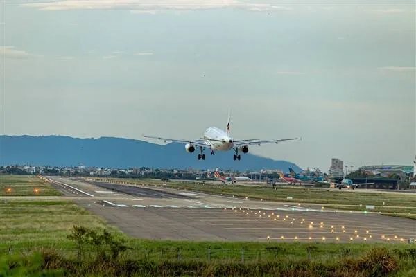 ألباريس: تم إجلاء 233 من مواطنينا من الشرق الأوسط هذا الصباح