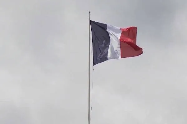 La Francia ha nuovamente rivisto al ribasso la previsione di crescita per il 2026