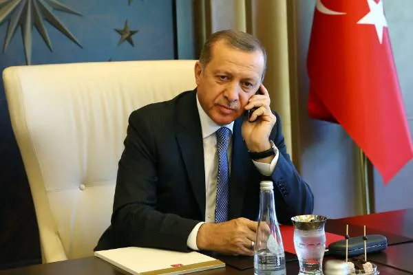 El presidente Erdoğan habló por teléfono con el presidente de EE.UU., Trump