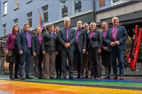 Biserica Norvegiei își cere scuze față de persoanele LGBTQ+ pentru „rușine, mari prejudicii și durere”