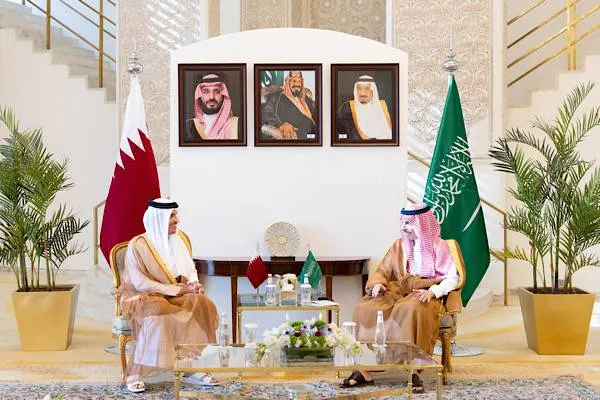 Al Thani meets Saudi Foreign Minister Al Saud