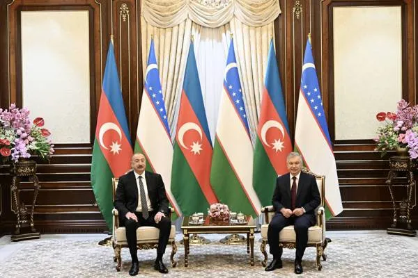 Aliyev s-a întâlnit cu președintele Uzbekistanului, Mirziyoyev