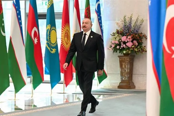 Aliyev ji bo beşdarbûnê li zirveyê li Daşkentê guhert û gihişt Kongeya Navendî