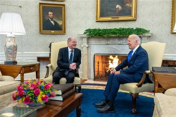 נשיא ארצות הברית ביידן נפגש עם ראש ממשלת גרמניה שולץ