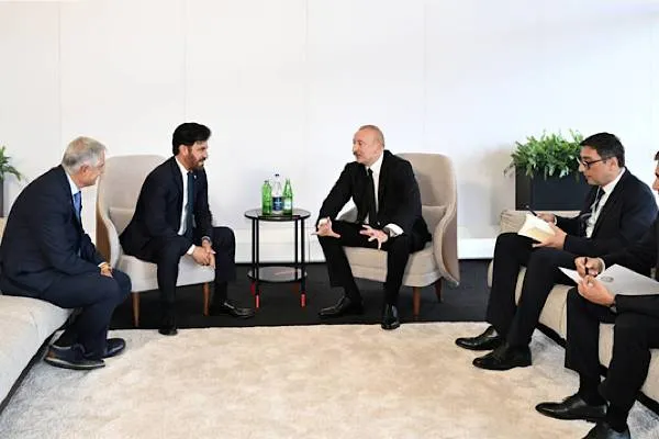 Aliyev trifft Präsident des Internationalen Automobilverbands Ben Sulayem