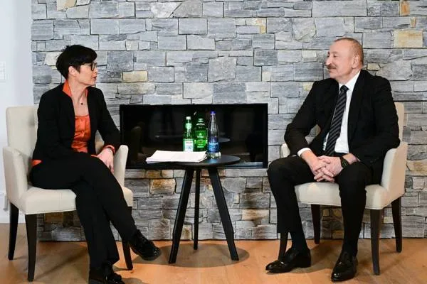 Aliyev met with EU Commissioner for Enlargement Kos