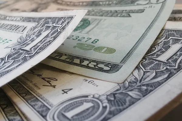Dollar strengthens in foreign exchange markets