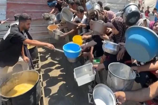 Hunger spreads in Gaza as aid workers faint