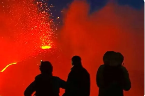 Hezarên geşdvanan ku dikevin vêzê Etna destnîşan dikin xizmetên rizgarkirinê bigrin