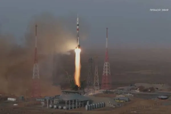 Roketa Soyuz-2.1a ku wêhîka Soyuz MS-28 dibarê, ji Baykonurê hat firrandin