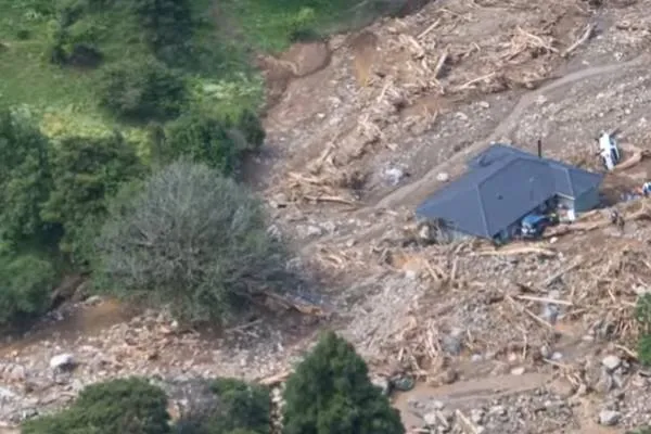 Indonesia: 8 morti e 82 dispersi in una frana