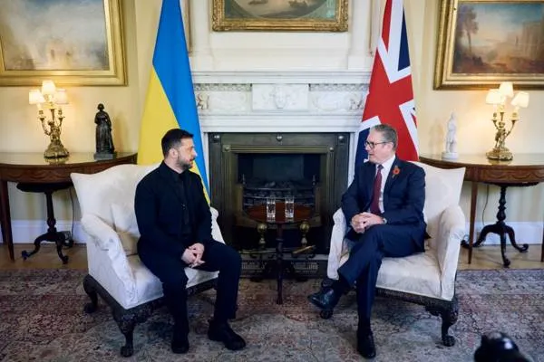 ゼレンスキー、米国の和平案草案についてスターマーと会談へ