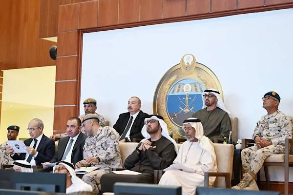 علييف وآل نهيان يشاهدان مناورة «درع السلام – 2026»