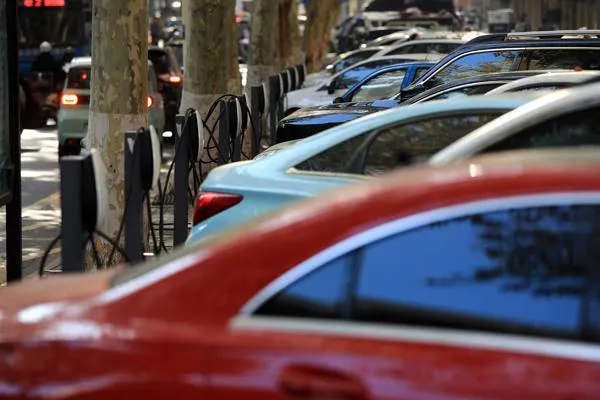 电动汽车充电接口数量在2025年突破2000万个