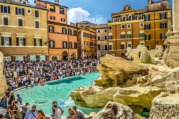 I turisti a Roma pagheranno per osservare da vicino la Fontana di Trevi
