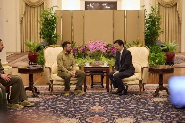 זלנסקי נפגש עם ראש ממשלת סינגפור, וונג