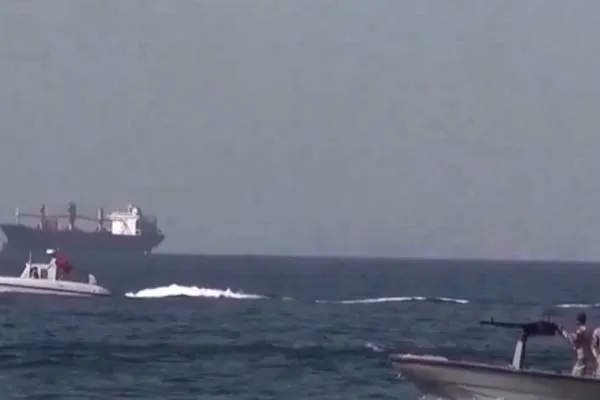 Oman: Nessun pedaggio di transito sarà applicato nello Stretto di Hormuz