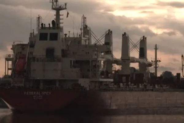 Trump threatens to impose tariffs on countries selling oil to Cuba