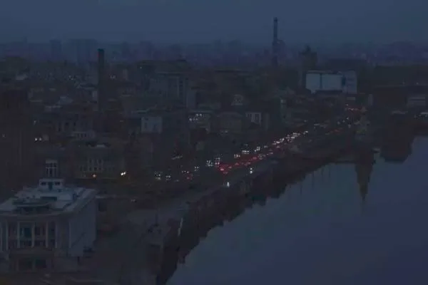 Interruzioni di emergenza dell’elettricità iniziate in molte regioni dell’Ucraina