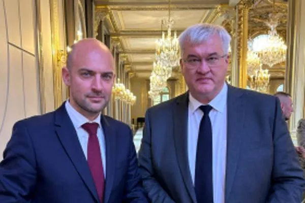 Sybiha bi hevkarê xwe ya fransî Barrot re civî